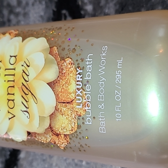 Bath & Body Works Warm Vanilla Sugar Luxury Bubble Bath - Picture 3 of 6